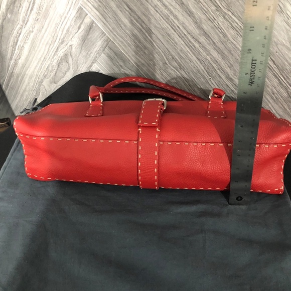 💥SOLD💥🌺Authentic Fendi Baguette Handbag in Red Leather🌺 - Picture 13 of 17
